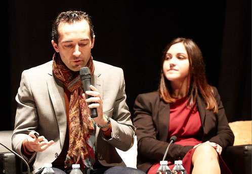 Víctor Arufe impartiendo una conferencia